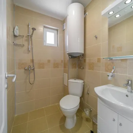 Vinnie View * فارنا