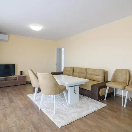 Apartment Vinnie View